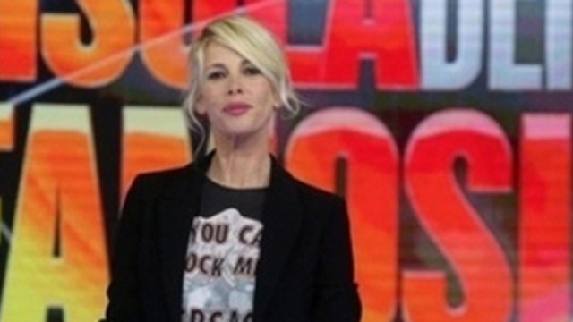 Alessia Marcuzzi conduttrice dell'isola dei famosi