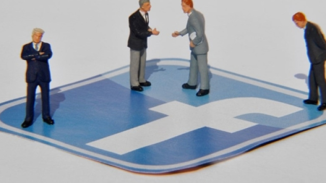 Facebook introduce nuove opportunit&agrave; per trovare lavoro