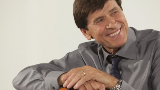 Gianni Morandi come Vasco, &ldquo;clippino&rdquo; su Facebook - lospettacolo.it