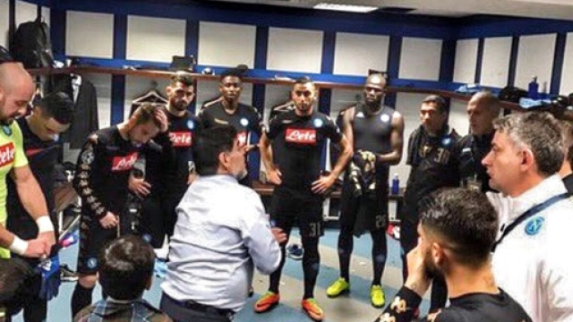 Il Napoli nel santuario del Real: e sul pi&ugrave; bello Maradona ruba la scena a Sarri...