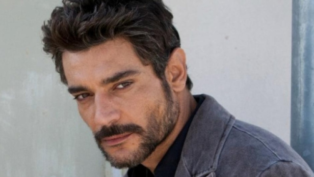 Il paradiso delle signore: Giuseppe Zeno, ritratto e foto sexy | melty - melty.it