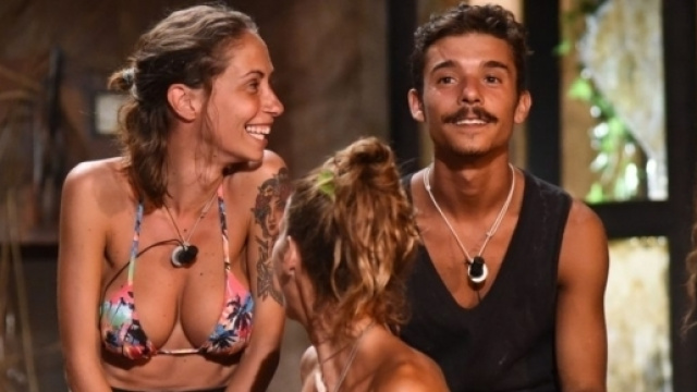 Lʼisola dei famosi: Malena, Moreno e Simone, il triangolo lo ... - libero.it