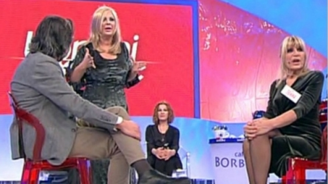 Rissa a Uomini e Donne tra Tina e una fan di Gemma