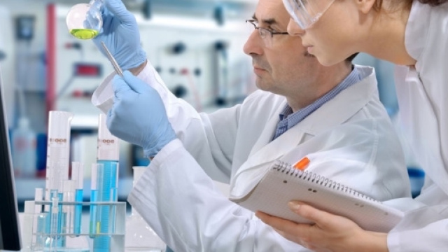 Selezioni pubbliche infermieri, biologi e tecnici biomedico