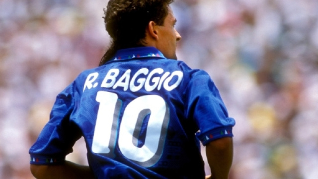 La maglia numero 10, la maglia di chi distribuisce sogni e pallone