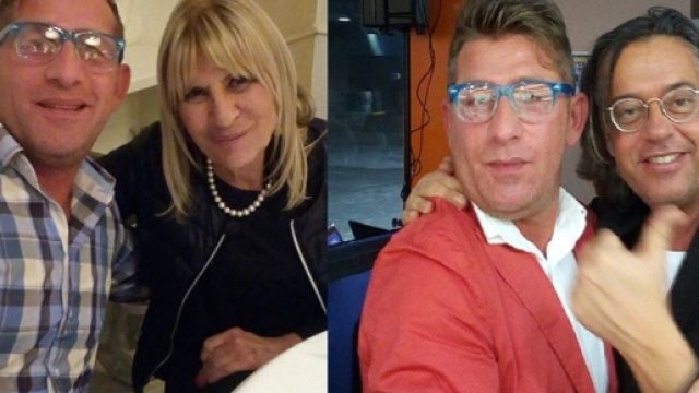 Michele D'Ambra e Gemma sorridono con un'artista barese