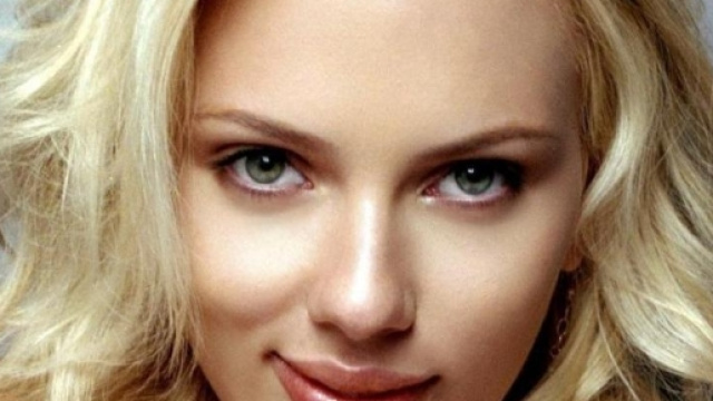 Scarlett Johansson Family Photos, Husband / spouse, Age, Height - chicksinfo.com