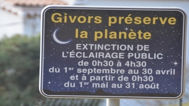 Des panneaux, plein de panneaux mais toujours pas d'&eacute;clairage!