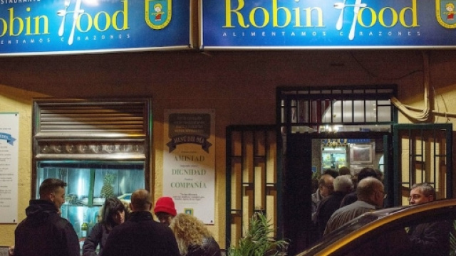 Il ristorante che sfama i poveri con i soldi dei "ricchi"