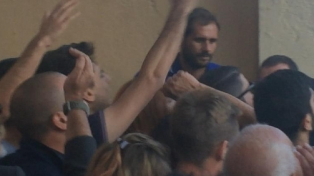 La contestazione dei militanti di CasaPound all'ex sindaco Marino ad Ostia.