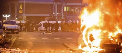 Paris streets set alight follwing the acusation (source: PamelaGeller)