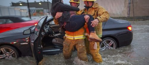 Powerful storm hits southern California | Daily Mail Online - dailymail.co.uk