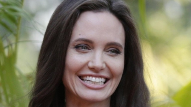 Dopo il divorzio, Angelina Jolie torna a sorridere - webdigital.hu