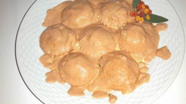 RAVIOLI IN SALSA ROSA CON CUORE AI GAMBERI | Ricette e segreti di ... - ghiottissimo.it