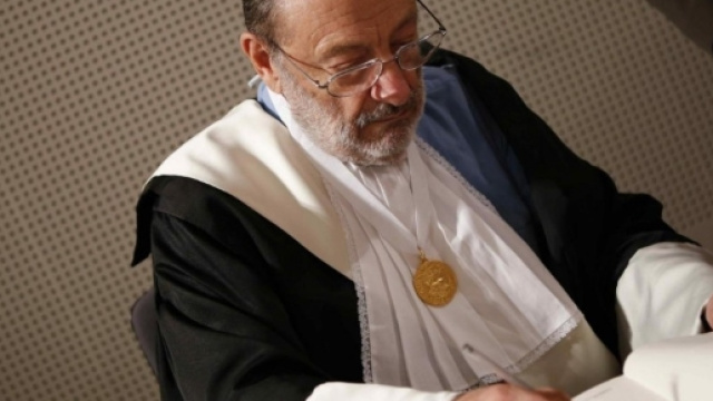 Umberto Eco, le 40 regole per scrivere correttamente in italiano - fanpage.it