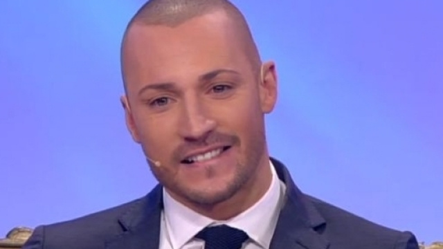 Uomini e Donne : Manuel Vallicella lascia il trono