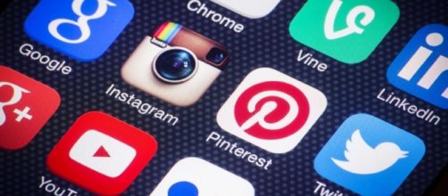 el 93% de los consumidores usan las redes sociales con intenciones de compra.