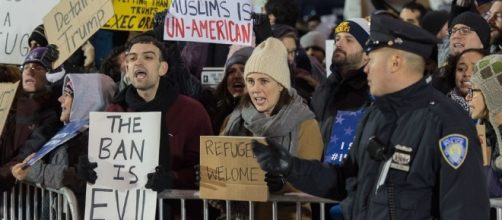 Pro-refugee protesters occupy a national airport in Washington / Photo via blastingnews library - dailykos.com