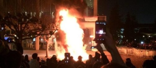 Rioters set fires in Berkeley on Wednesday evening (Breitbart News photo)