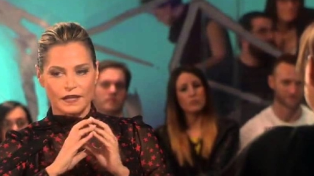 Gossip News: Simona Ventura alle 'Invasioni Barbariche'.