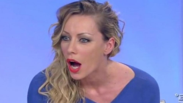 Karina Cascella accusa Giulia De Lellis di inventarsi gravidanze per apparire in tv.