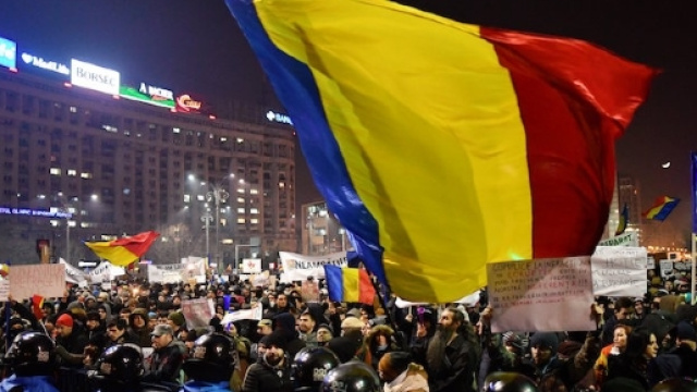 La protesta per le strade di Bucarest