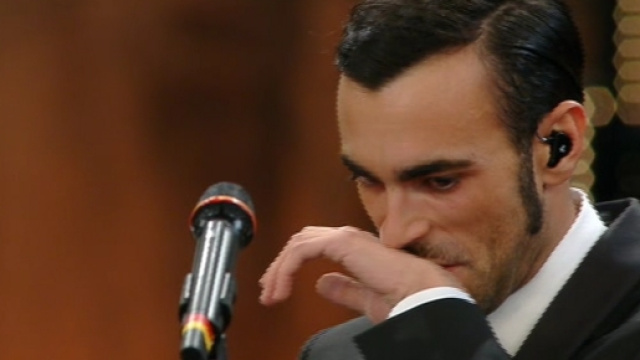 Marco Mengoni in un'edizione del Festival di Sanremo.