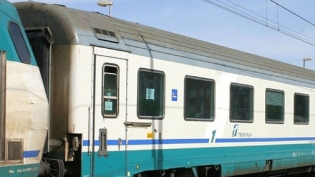 Treno colpisce motozappa in Calabria.