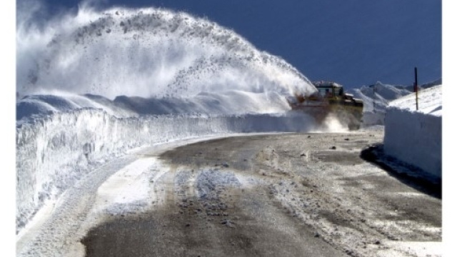 Turbine e spazzaneve arrivate anche dalla Svizzera - La formica