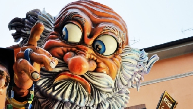 Un carro del Carnevale di Cento