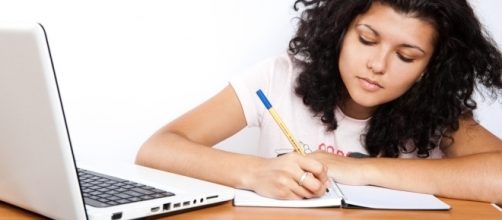 Apprently, using the internet in class can hurt your grades - Photo via Flickr - aimseducation.edu