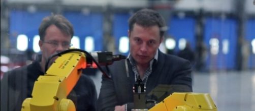 Elon Mus se relaja jugando a videojuegos que nunca abandonan sus tem&aacute;ticas favoritas