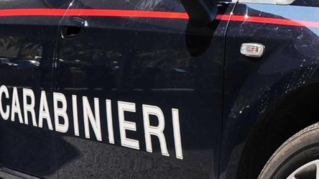 Cosenza: ex moglie lo rifiuta e lui la prende a bastonate