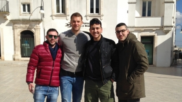 Manuel Neuer in visita a Martina Franca (foto da Twitter @Francis82MaFrIT)