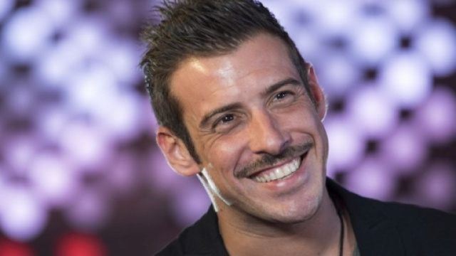 Occidentali&rsquo;s Karma: disco d'oro per Francesco Gabbani