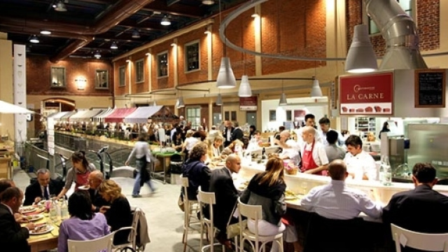 Una foto di Eataly Torino durante una serata con gli chef stellati.
