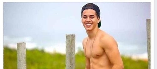 Biel faz tatuagem no peito e internautas n&atilde;o perdoam