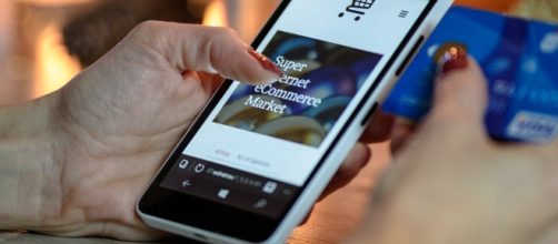 Each of us leave varying patterns on our phones while we touch the screen/ Photo via https://pixabay.com/p-1921658/?no_redirect