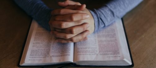 Religious study, photo by unsplash, pixabay.com, CC0