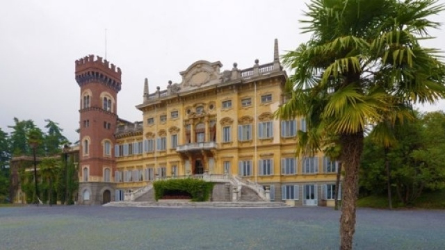 Biella, bimba travolta e uccisa da un pezzo di cornicione