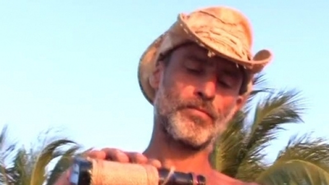 Brutto gesto di Raz Degan contro Giulia Calcaterra