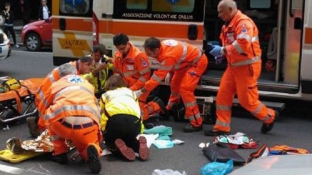 Calabria, 20enne investito da un'auto: muore sul colpo (foto di repertorio)