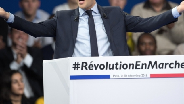 Difficile de faire de la politique autrement. Macron, comme les autres cherche les &eacute;lecteurs - 20minutes.fr