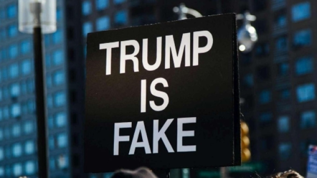 La manifestazione contro Trump. Foto Ansa