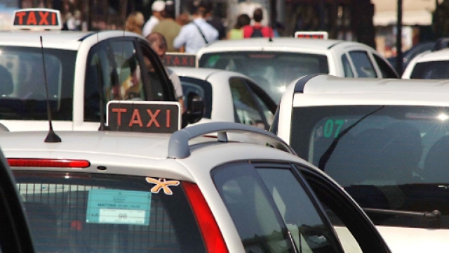 Maxiprotesta dei tassisti a Roma contro Uber