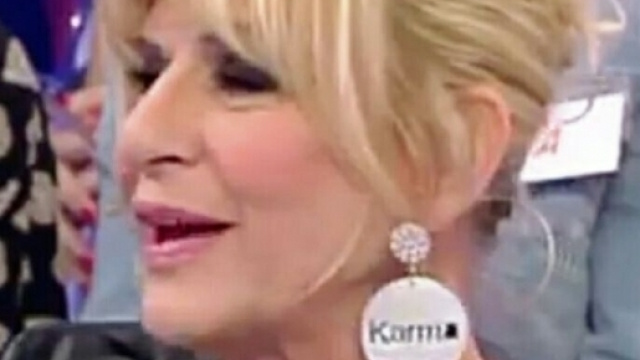 Gemma Galgani durante la trasmissione Uomini e donne