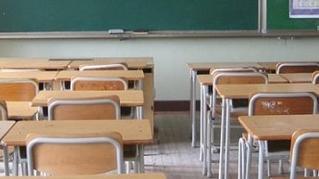 Ultime news scuola, mercoled&igrave; 22 febbraio 2017: bimba se la fa addosso, preside sotto accusa
