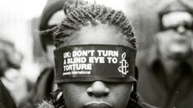 Una immagine simbolo che rappresenta la violazione dei diritti umani