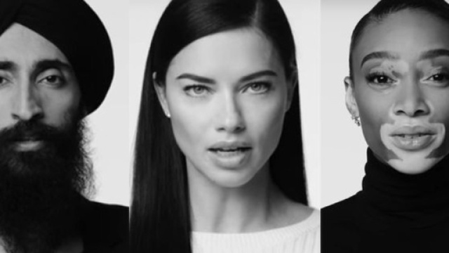 Uno scatto, tratto dal video protesta di W: &laquo;I am an immigrant&raquo;