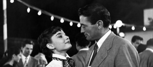 Hepburn and Peck in a scene from the movie. (William Wyler &ndash; 1953 ... - behind-the-seens.com (Taken from BN Library)